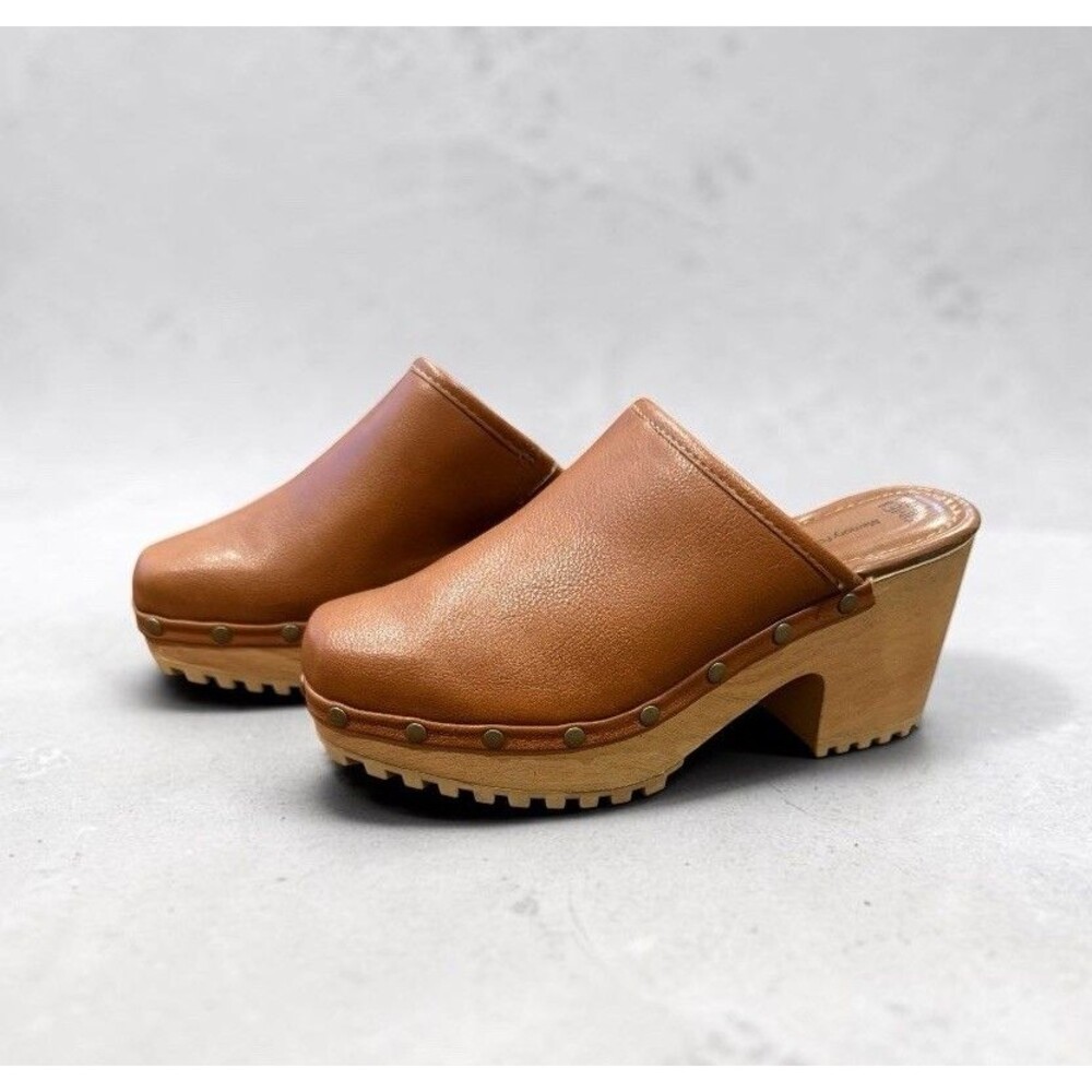 Time Tru Women Size 7 Brown Leather Clog Mules Platform Wooden Heel Stud Detail